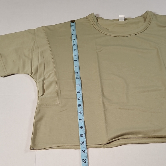 Elgogy Women's Sage Green Cropped T-Shirt Comfy NWT Large - Picture 11 of 11